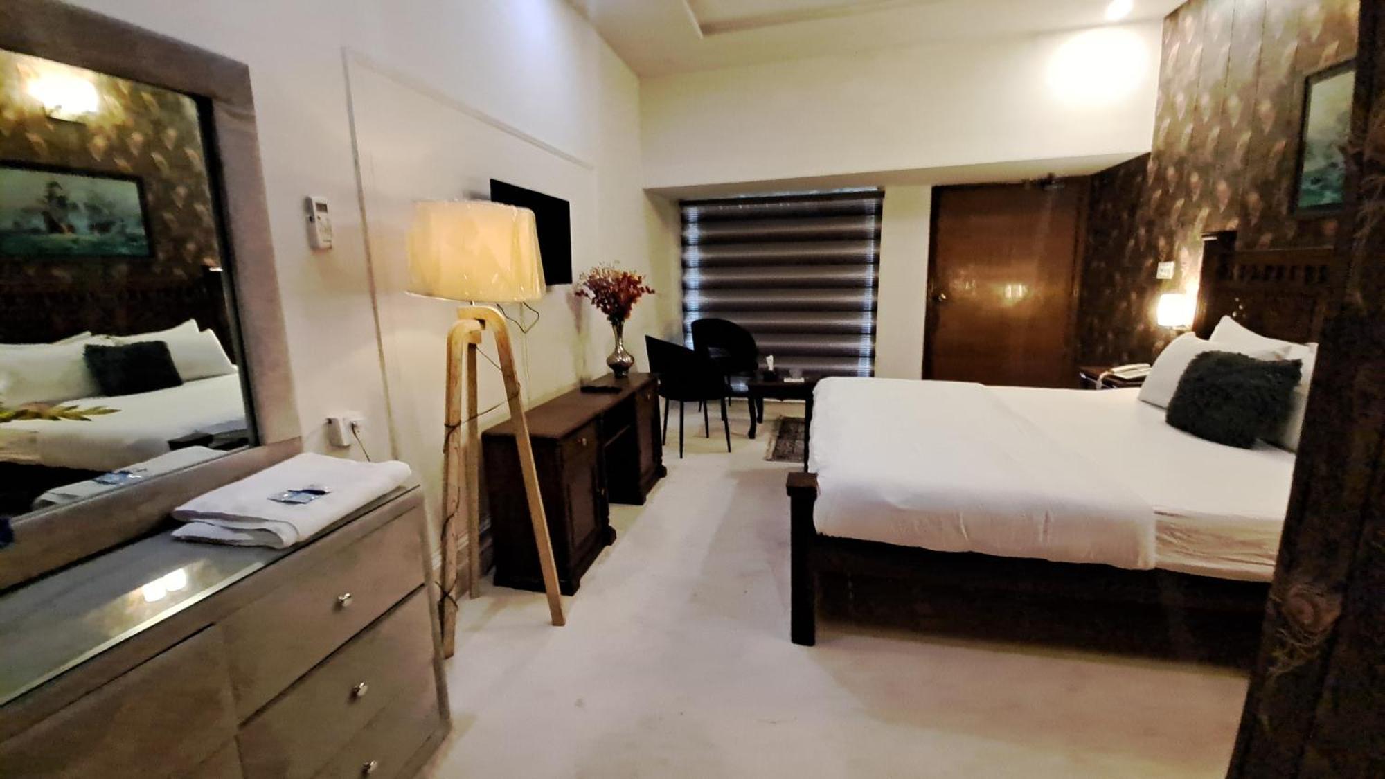 The Life Style Lodges Opp Centaurus Mall Islamabad Exterior foto